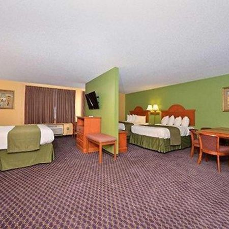 Quality Inn & Suites Grinnell Near University Buitenkant foto