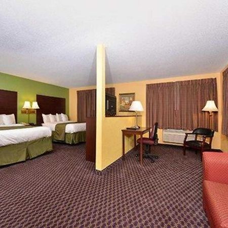 Quality Inn & Suites Grinnell Near University Buitenkant foto