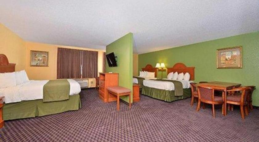 Quality Inn & Suites Grinnell Near University Buitenkant foto