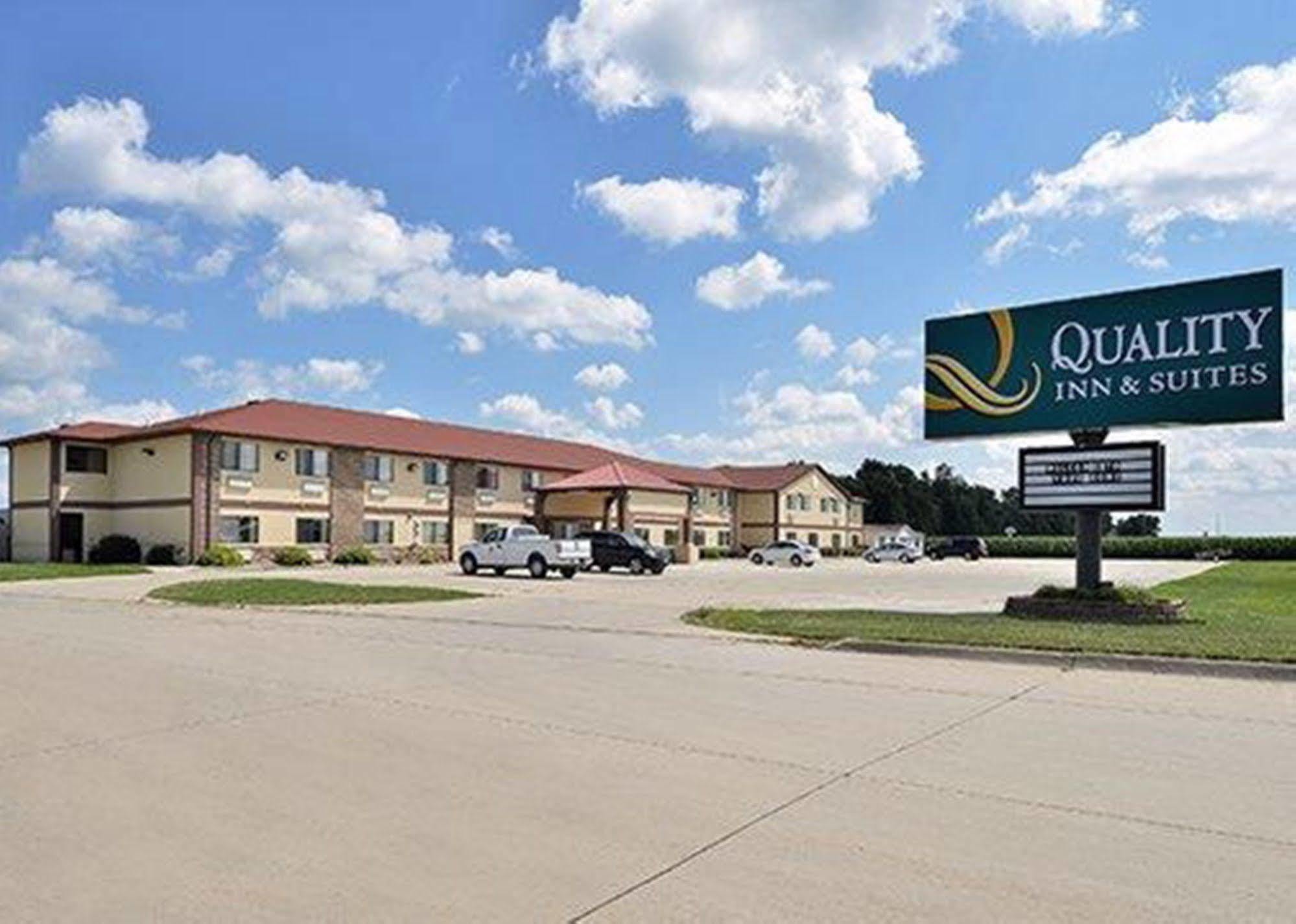 Quality Inn & Suites Grinnell Near University Buitenkant foto